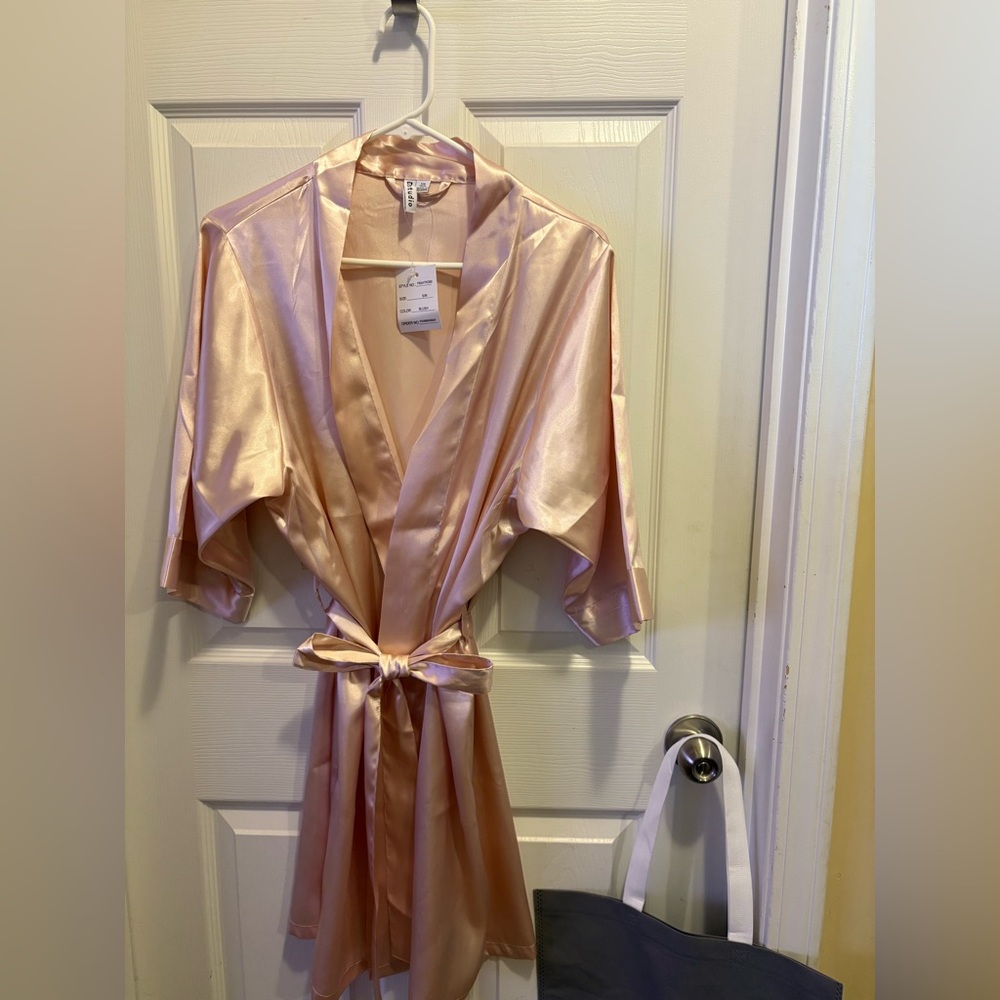 NWT David's Bridal Light Pink Satin Robe